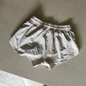 Lululemon Original Hotty Hot Low Rise 2.5”